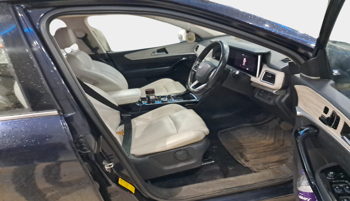 2021 Mahindra XUV700 AX 7 LUXURY P AT 7 STR, Petrol, Automatic, 23,687 km, interior