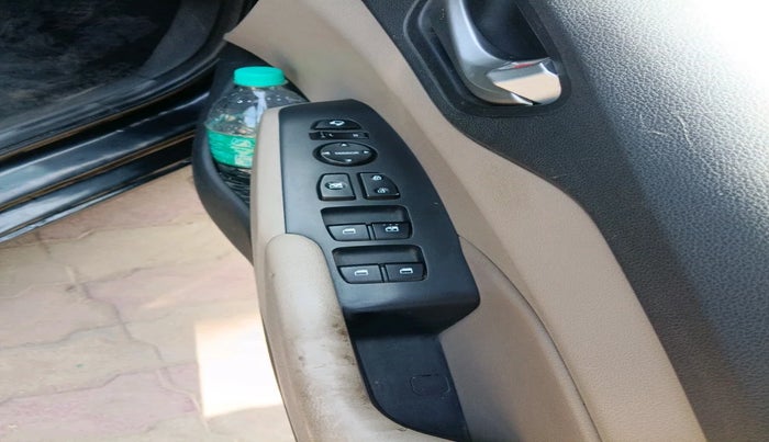 2017 Hyundai Verna 1.6 SX (O) CRDI MT, Diesel, Manual, 1,30,188 km, interior