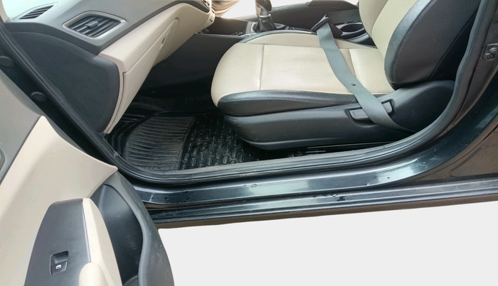 2017 Hyundai Verna 1.6 SX (O) CRDI MT, Diesel, Manual, 1,30,188 km, interior