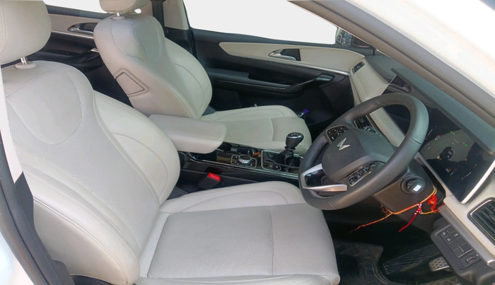 2024 Mahindra XUV700 AX 7 LUXURY D MT 7 STR, Diesel, Manual, 28,307 km, interior