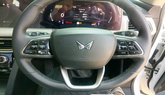 2024 Mahindra XUV700 AX 7 LUXURY D MT 7 STR, Diesel, Manual, 28,307 km, interior