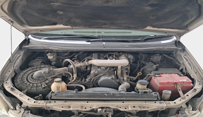 2013 Toyota Innova 2.5 VX 7 STR, Diesel, Manual, 2,48,989 km, exterior