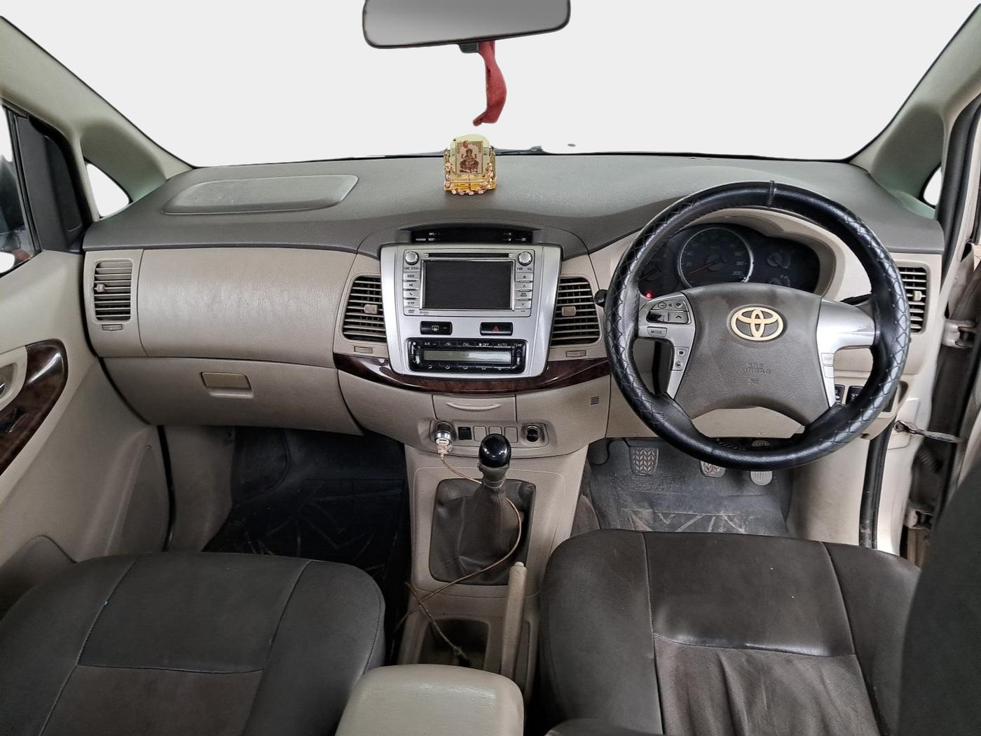 2013 Toyota Innova 2.5 VX 7 STR, Diesel, Manual, 2,48,989 km, interior
