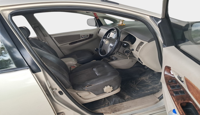 2013 Toyota Innova 2.5 VX 7 STR, Diesel, Manual, 2,48,989 km, interior