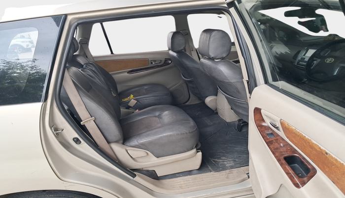 2013 Toyota Innova 2.5 VX 7 STR, Diesel, Manual, 2,48,989 km, interior