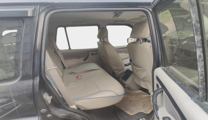 2017 Mahindra Scorpio S6 PLUS INTELLI-HYBRID, Diesel, Manual, 53,602 km, interior