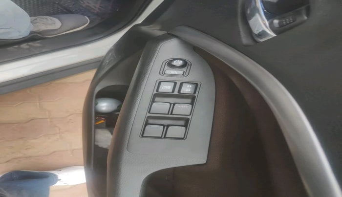 2023 Maruti BREZZA ZXI + AT SMART HYBRID, Petrol, Automatic, 21,742 km, interior