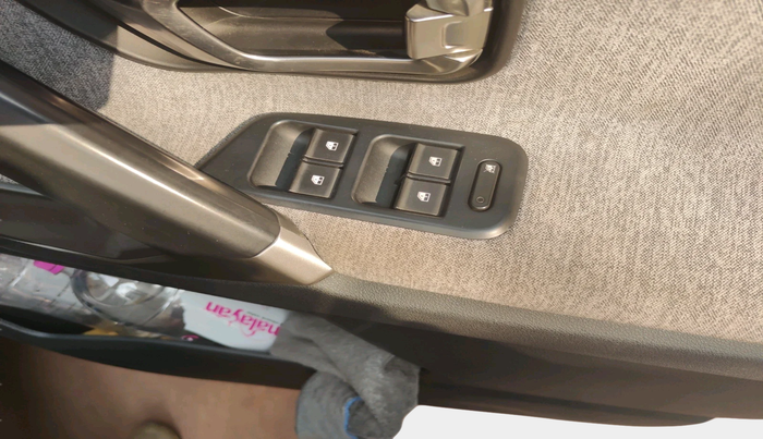 2024 Tata Harrier SMART (O), Diesel, Manual, 31,359 km, interior