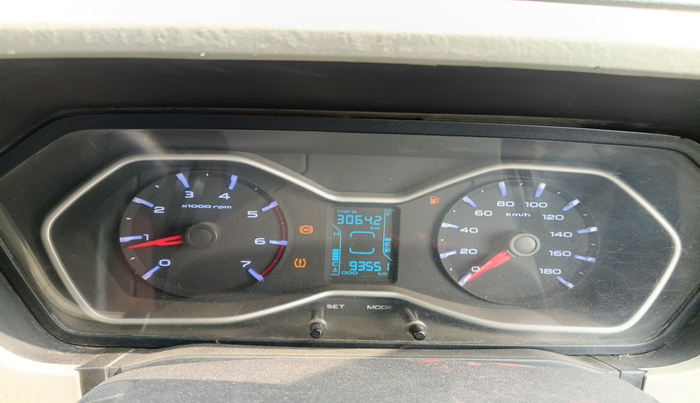 2016 Mahindra Scorpio S10, Diesel, Manual, 93,551 km, interior