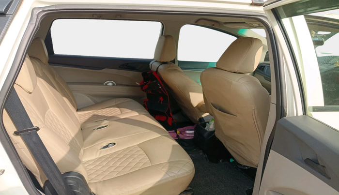 2018 Mahindra MARAZZO M2 8 STR, Diesel, Manual, 1,00,952 km, interior