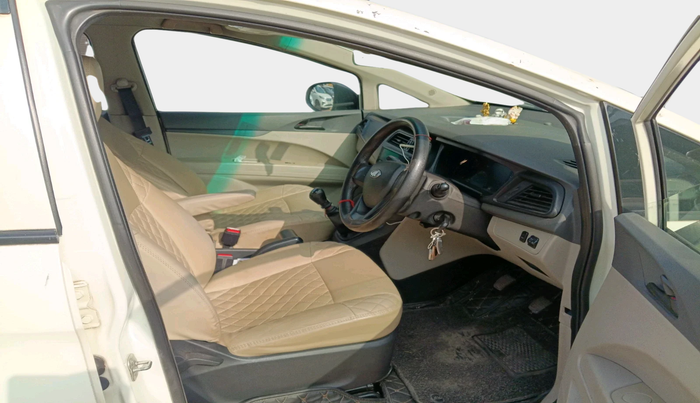 2018 Mahindra MARAZZO M2 8 STR, Diesel, Manual, 1,00,952 km, interior