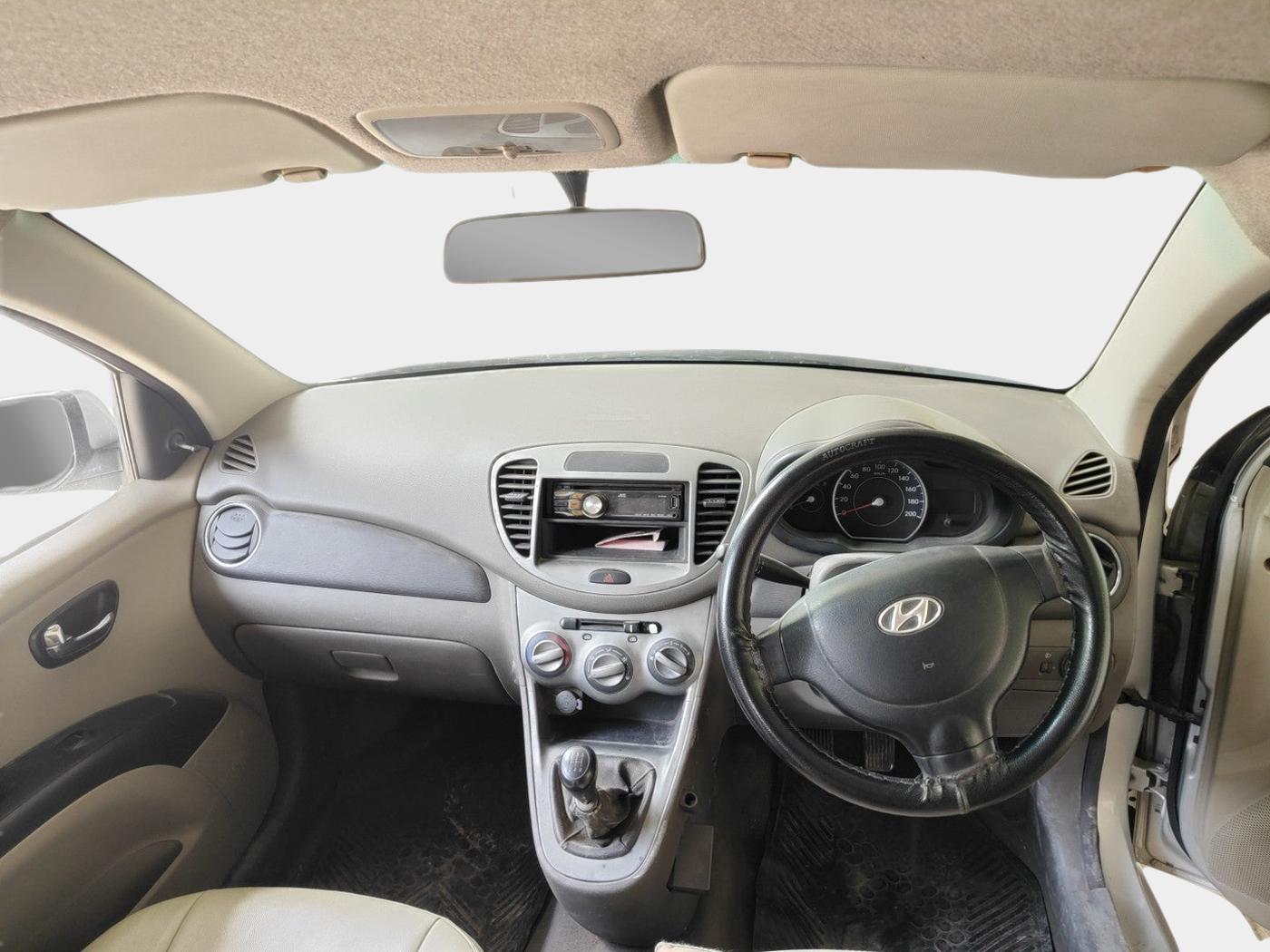 2011 Hyundai i10 MAGNA 1.1, Petrol, Manual, 96,067 km, interior