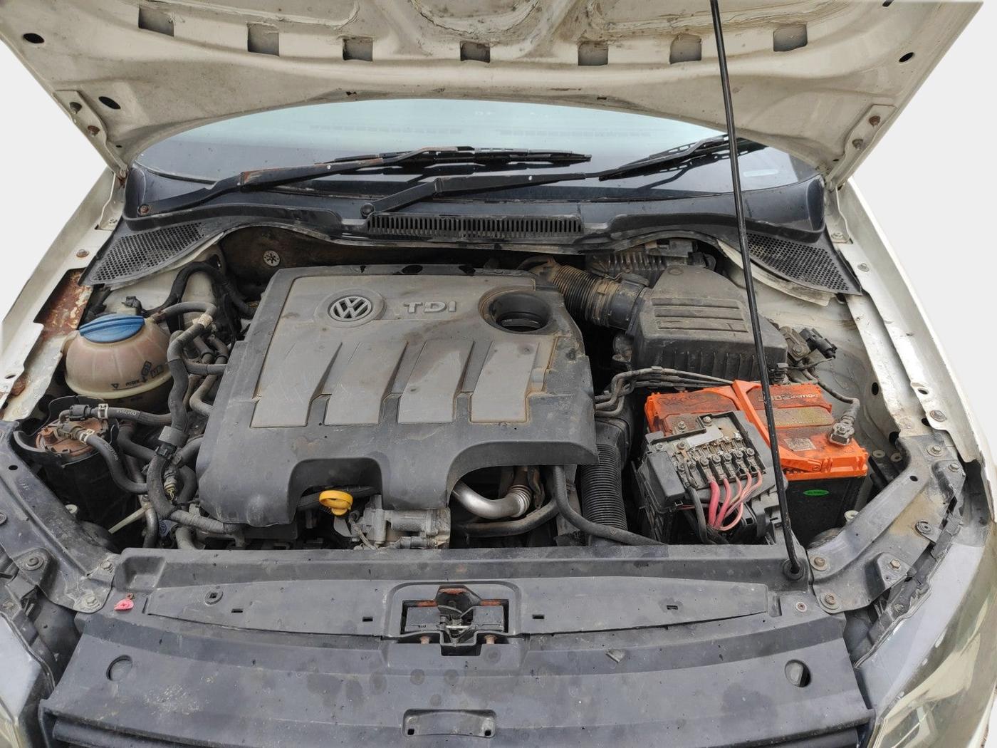 2015 Volkswagen Polo HIGHLINE1.5L, Diesel, Manual, 1,05,936 km, exterior