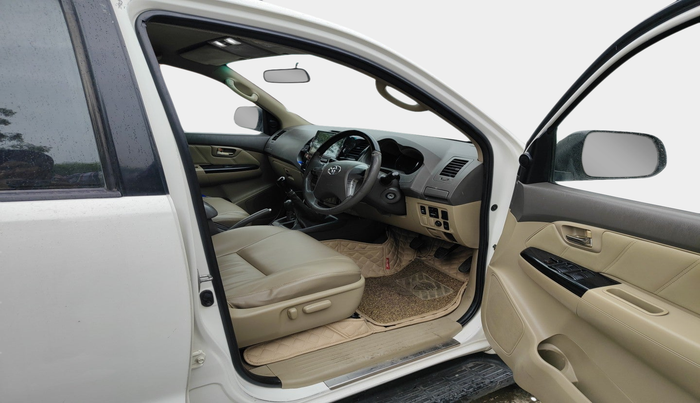 2012 Toyota Fortuner 3.0 4X4 MT, Diesel, Manual, 1,62,316 km, interior