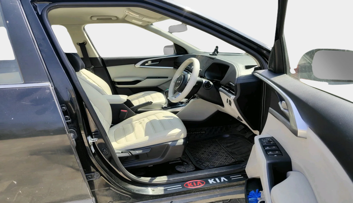 2022 KIA CARENS PRESTIGE PLUS 1.4 PETROL 7 STR, Petrol, Manual, 58,876 km, interior