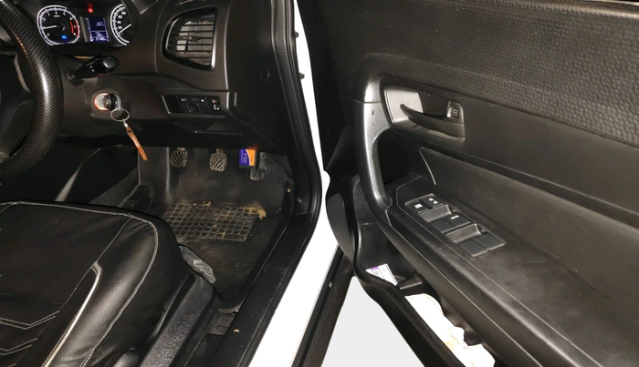 2021 Maruti Vitara Brezza LXI, Petrol, Manual, 31,486 km, interior