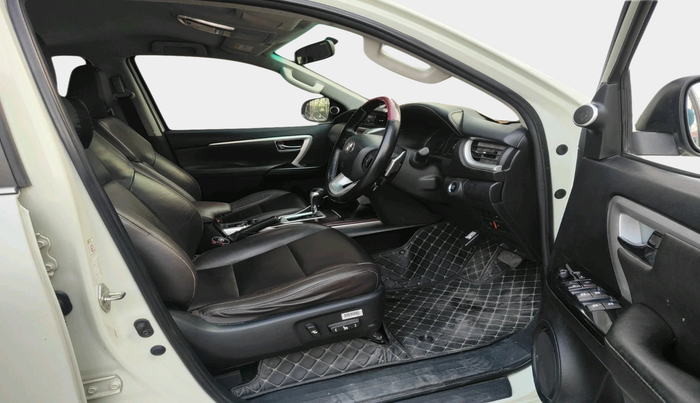 2017 Toyota Fortuner 2.8 4X2 AT, Diesel, Automatic, 95,220 km, interior