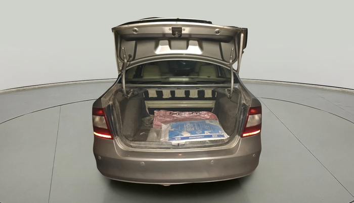 2013 Skoda Rapid AMBITION 1.6 TDI CR MT, Diesel, Manual, 90,324 km, exterior