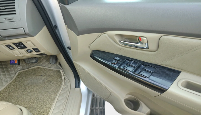 2012 Toyota Fortuner 3.0 4X2 AT, Diesel, Automatic, 1,41,784 km, interior