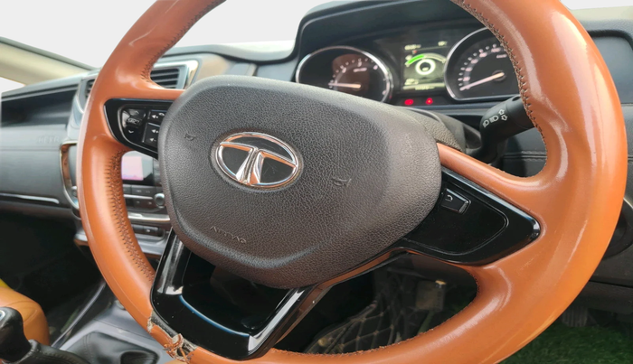 2018 Tata Hexa XE 4X2 7 STR, Diesel, Manual, 1,17,373 km, interior