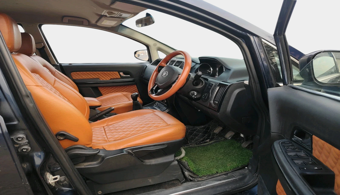 2018 Tata Hexa XE 4X2 7 STR, Diesel, Manual, 1,17,373 km, interior