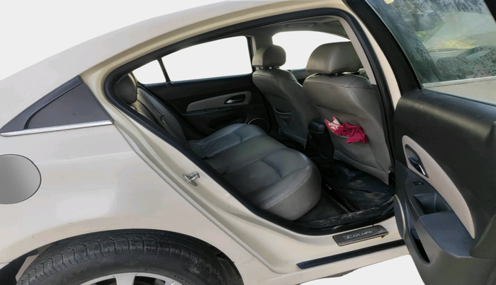 2010 Chevrolet Cruze LTZ, Diesel, Manual, 56,144 km, interior