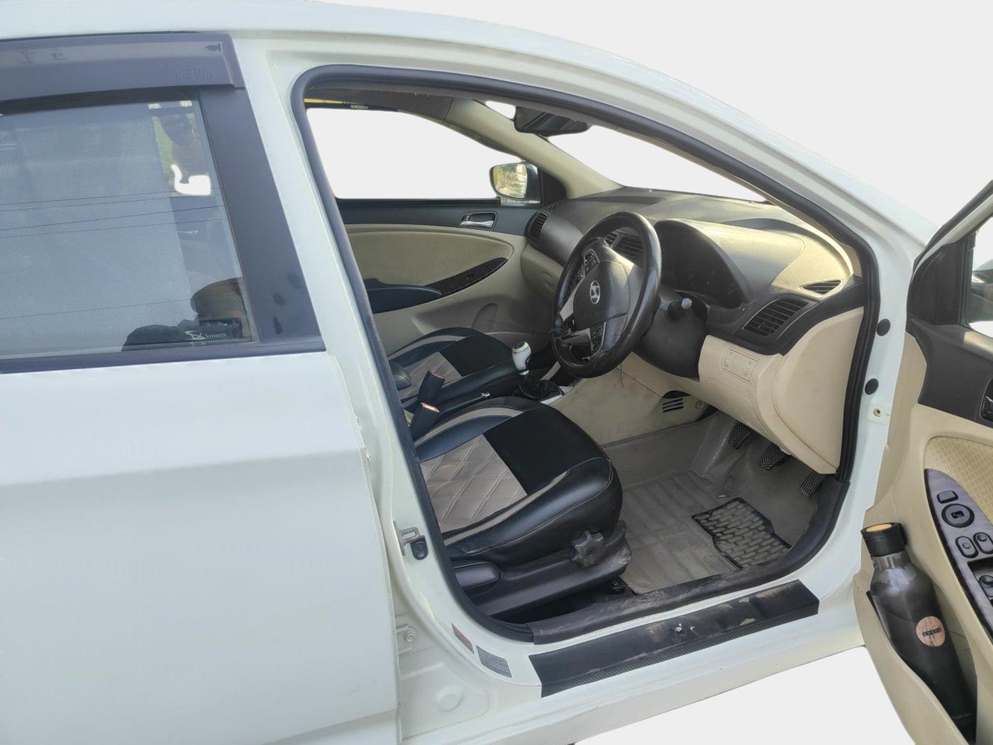 2013 Hyundai Verna FLUIDIC 1.6 CRDI SX, Diesel, Manual, 91,700 km, interior