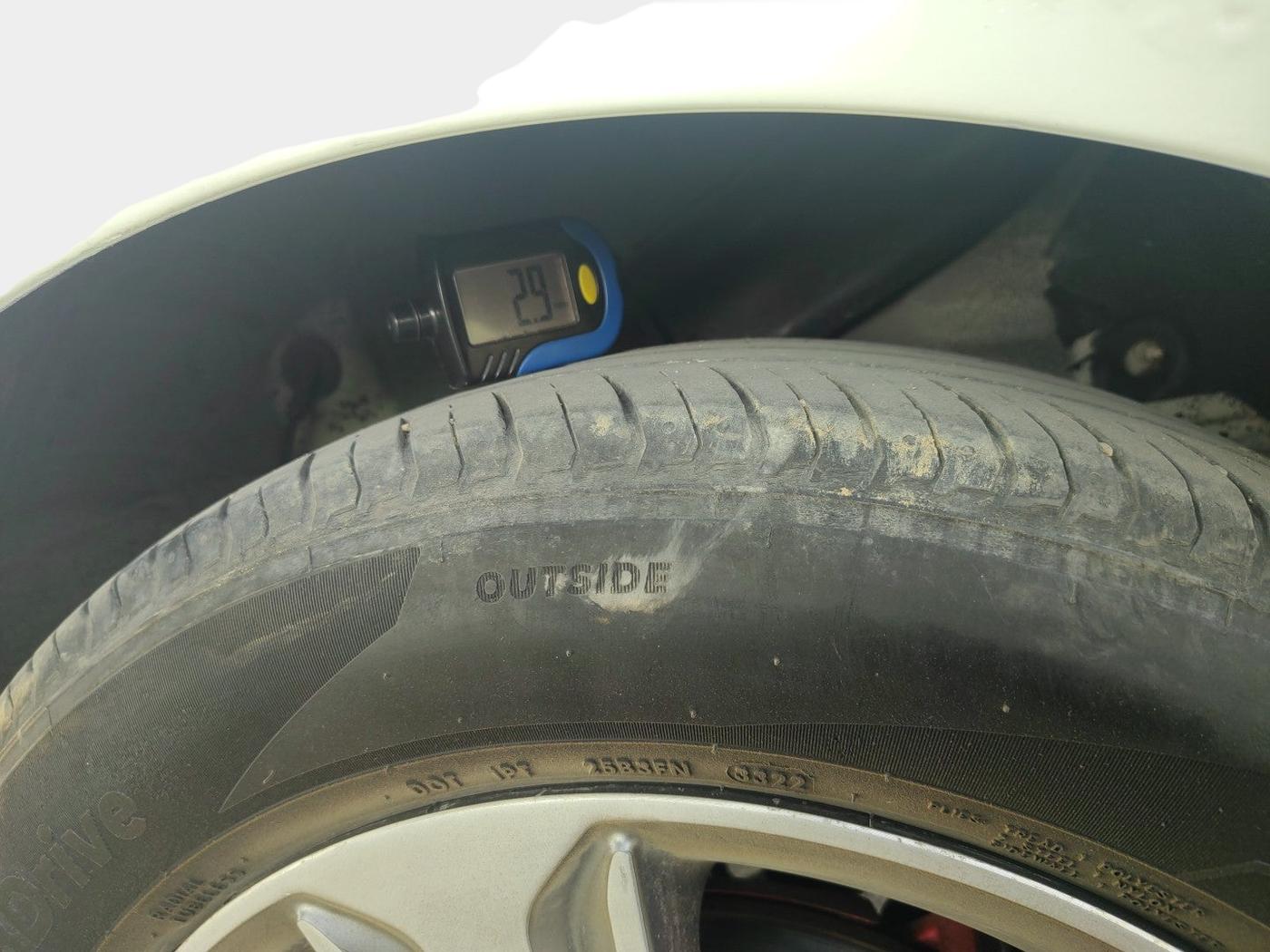 2013 Hyundai Verna FLUIDIC 1.6 CRDI SX, Diesel, Manual, 91,700 km, tyre