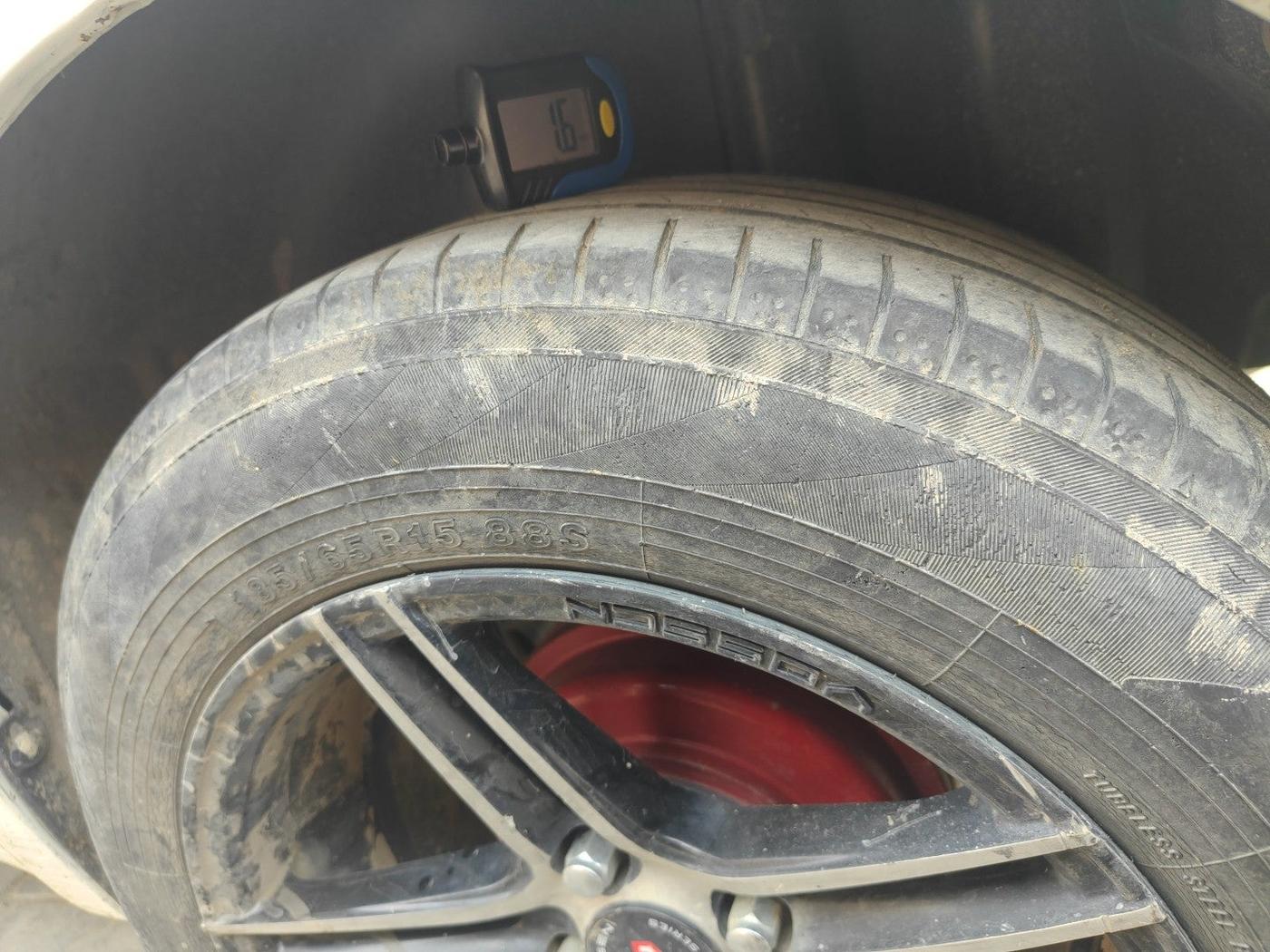 2010 Maruti Swift VXI, Petrol, Manual, 77,135 km, tyre