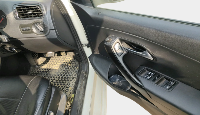 2017 Volkswagen Polo COMFORTLINE 1.2L, Petrol, Manual, 72,628 km, interior