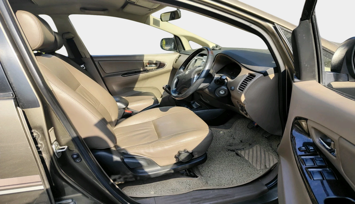 2015 Toyota Innova 2.5 ZX 7 STR, Diesel, Manual, 1,53,350 km, interior