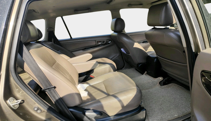 2015 Toyota Innova 2.5 ZX 7 STR, Diesel, Manual, 1,53,350 km, interior