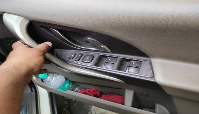 2015 Mahindra XUV500 W6, Diesel, Manual, 1,02,809 km, interior