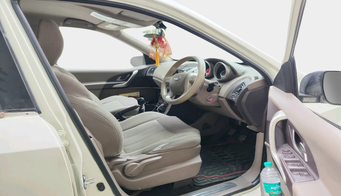 2015 Mahindra XUV500 W6, Diesel, Manual, 1,02,809 km, interior