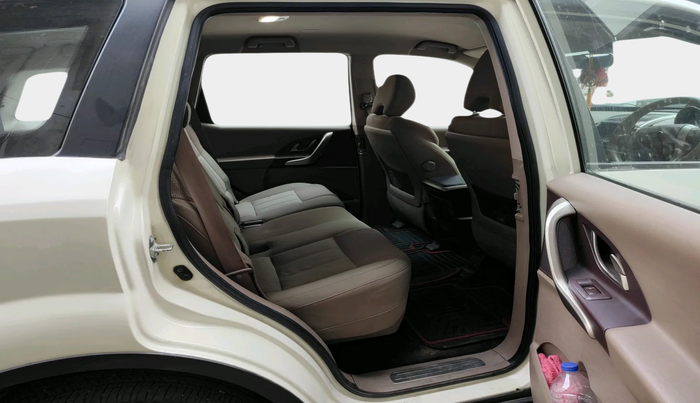 2015 Mahindra XUV500 W6, Diesel, Manual, 1,02,809 km, interior