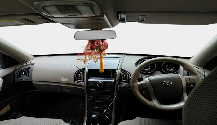 2015 Mahindra XUV500 W6, Diesel, Manual, 1,02,809 km, interior