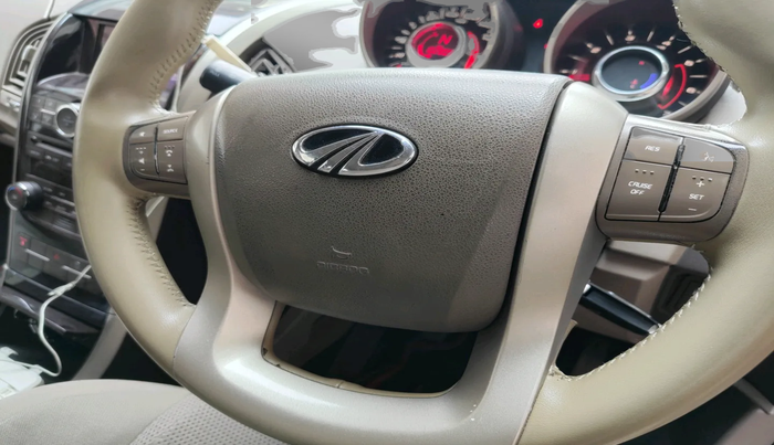 2015 Mahindra XUV500 W6, Diesel, Manual, 1,02,809 km, interior