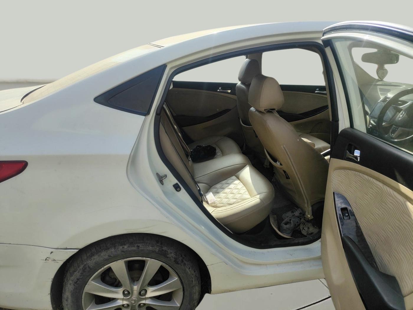 2012 Hyundai Verna FLUIDIC 1.6 CRDI SX, Diesel, Manual, 1,02,024 km, interior