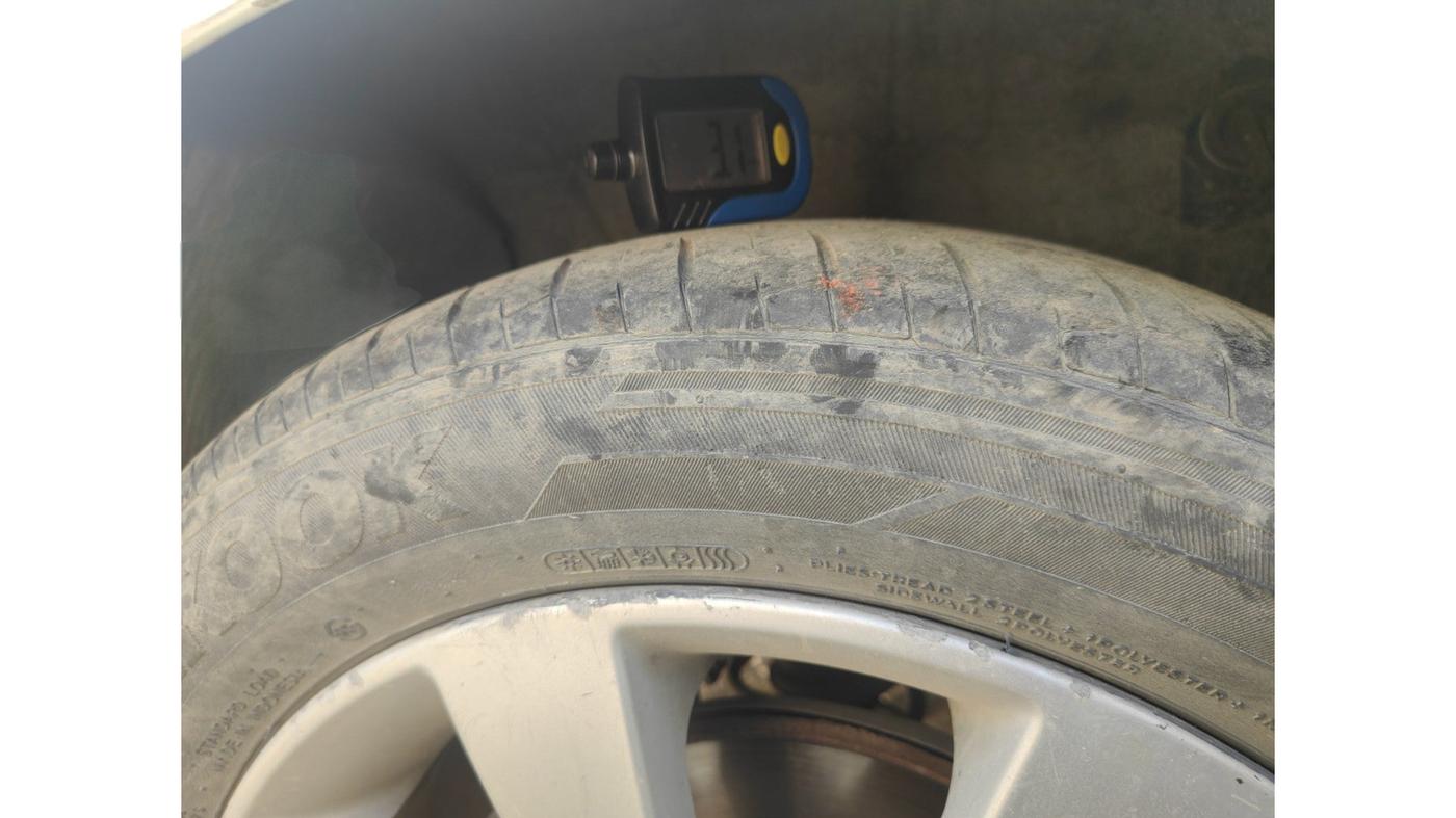 2012 Hyundai Verna FLUIDIC 1.6 CRDI SX, Diesel, Manual, 1,02,024 km, tyre