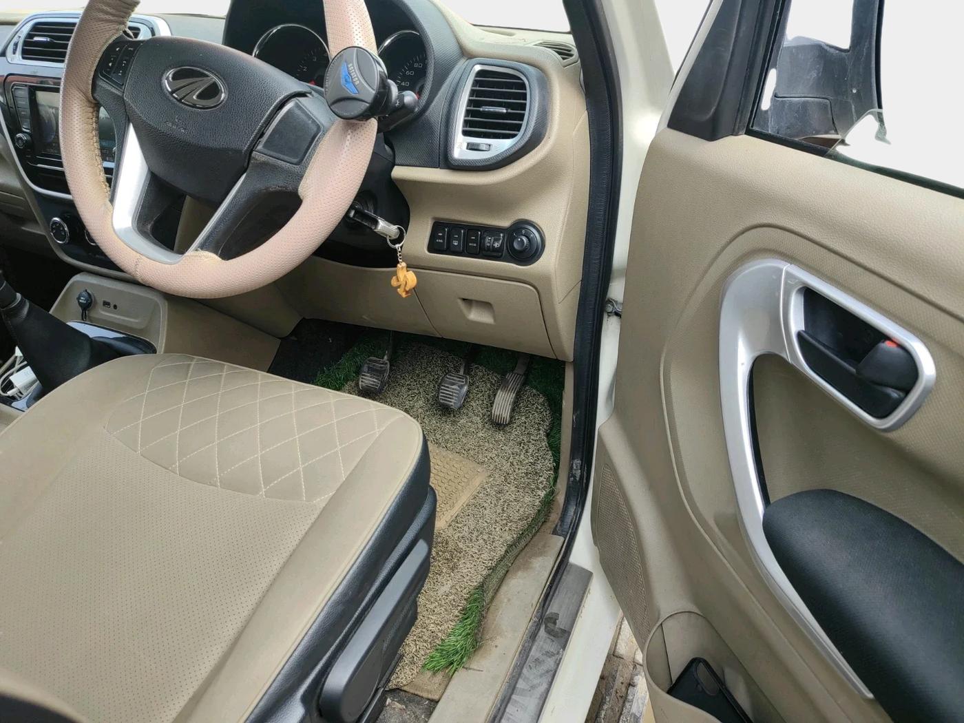 2018 Mahindra TUV 300 PLUS P8, Diesel, Manual, 49,136 km, interior