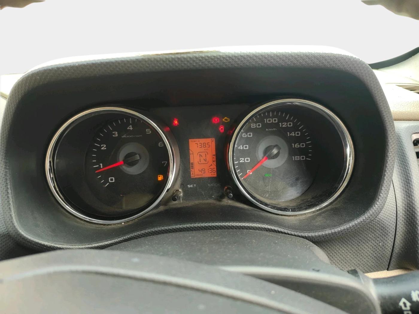 2018 Mahindra TUV 300 PLUS P8, Diesel, Manual, 49,136 km, interior