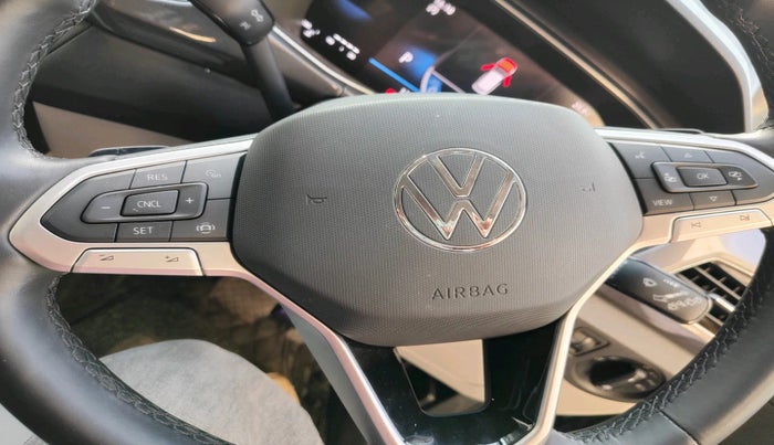 2025 Volkswagen TAIGUN TOPLINE 1.0 TSI AT, Petrol, Automatic, 1,744 km, interior