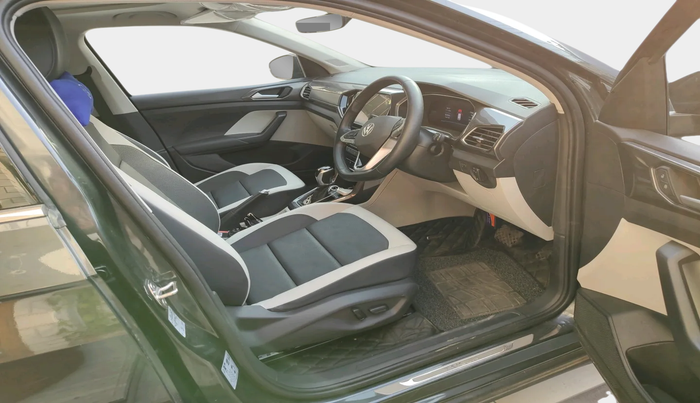 2025 Volkswagen TAIGUN TOPLINE 1.0 TSI AT, Petrol, Automatic, 1,744 km, interior