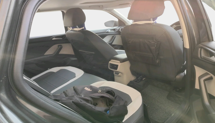 2025 Volkswagen TAIGUN TOPLINE 1.0 TSI AT, Petrol, Automatic, 1,744 km, interior