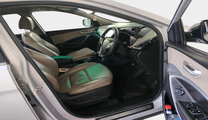 2014 Hyundai Santa Fe 4 WD AT, Diesel, Automatic, 1,29,955 km, interior