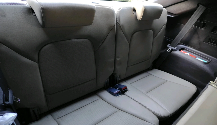 2014 Hyundai Santa Fe 4 WD AT, Diesel, Automatic, 1,29,955 km, interior