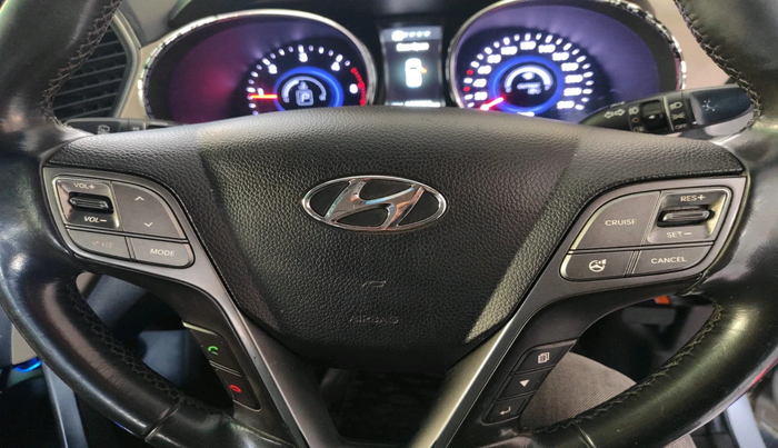 2014 Hyundai Santa Fe 4 WD AT, Diesel, Automatic, 1,29,955 km, interior