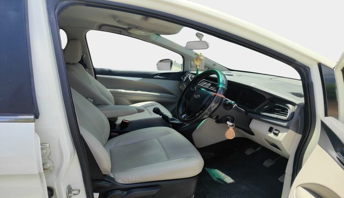 2018 Mahindra MARAZZO M8 7 STR, Diesel, Manual, 79,528 km, interior