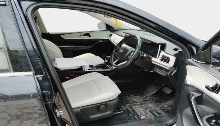 2022 Mahindra XUV700 AX 7 LUXURY D AWD AT 7 STR, Diesel, Automatic, 51,081 km, interior