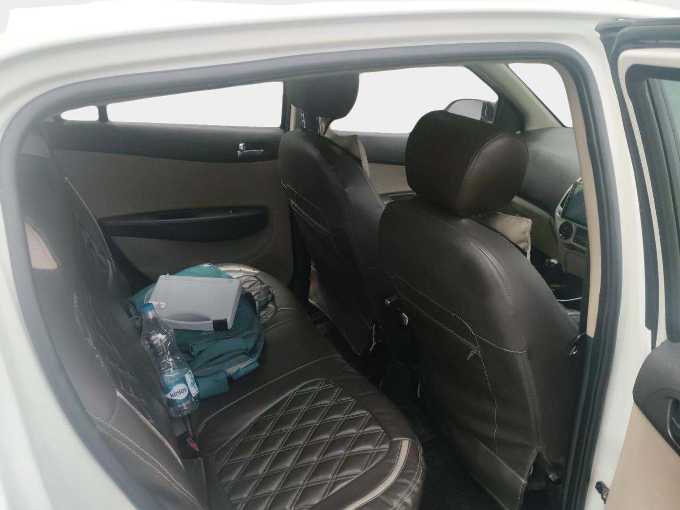 2014 Hyundai i20 MAGNA 1.4 CRDI, Diesel, Manual, 1,01,415 km, interior